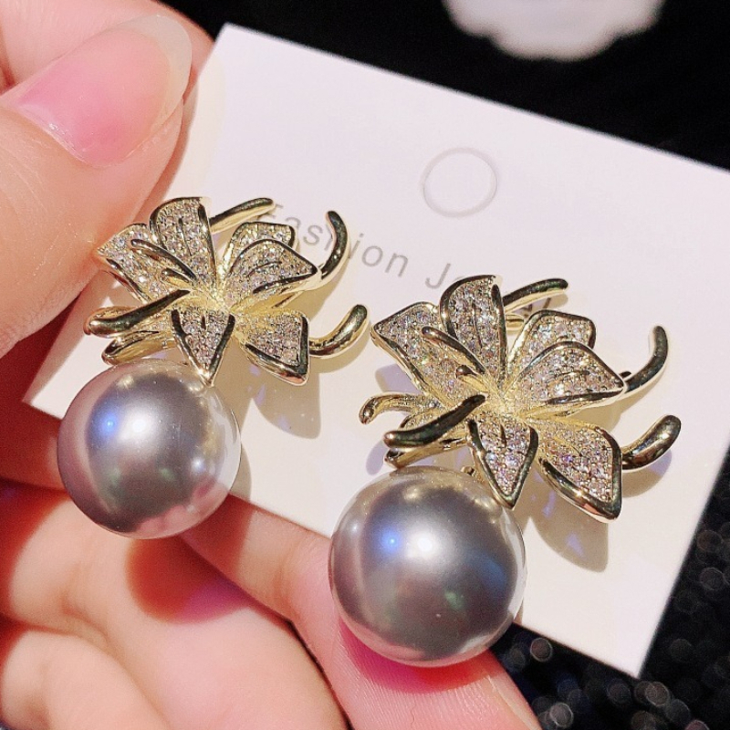 Elegant Luxury Inlaid Zirconia Shell Pearl Studs for Women